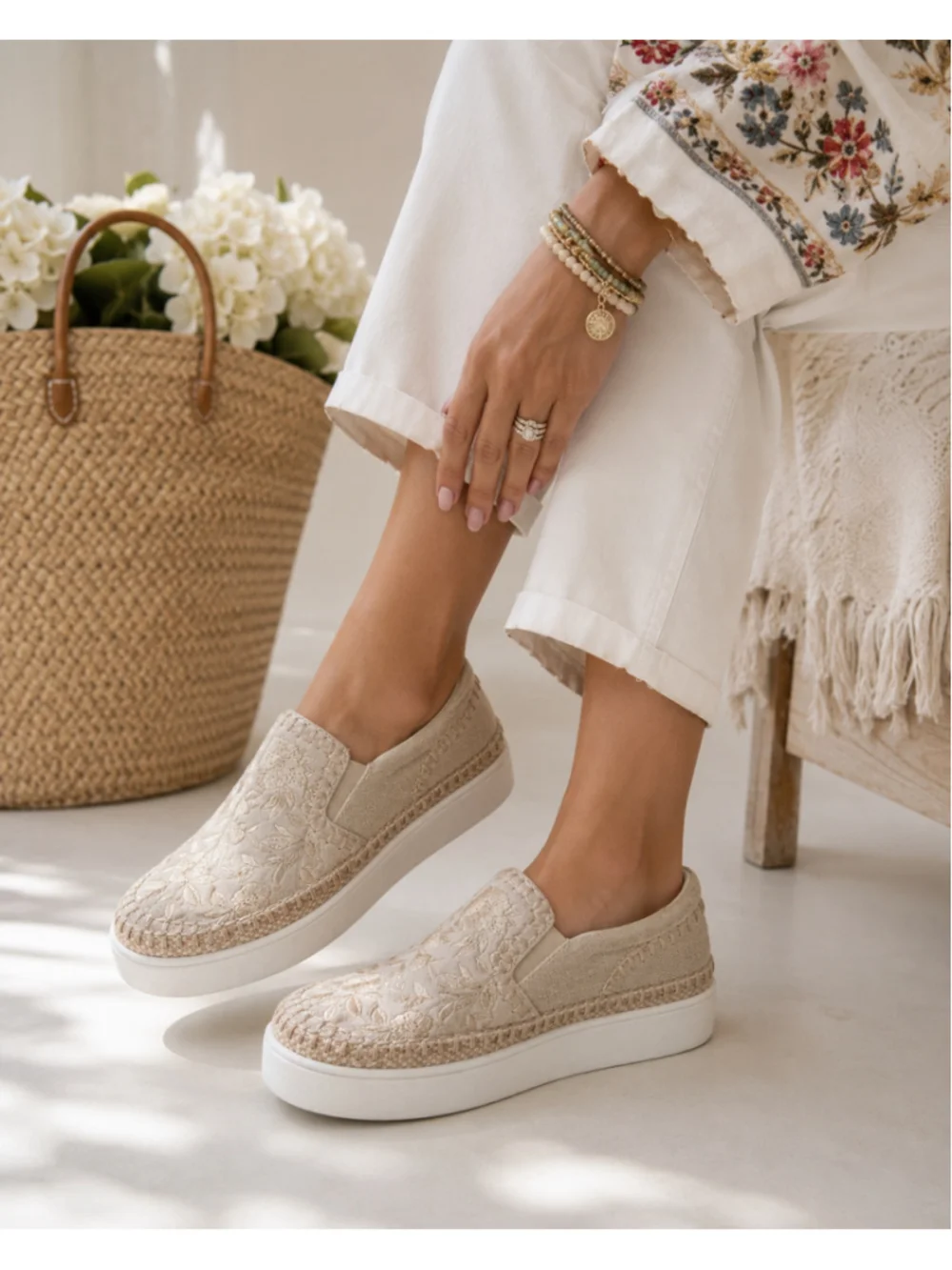 Johnny Was Floral Embroider Platform Slip-On Sneakers Beige Canvas Shoes Sz 8.5